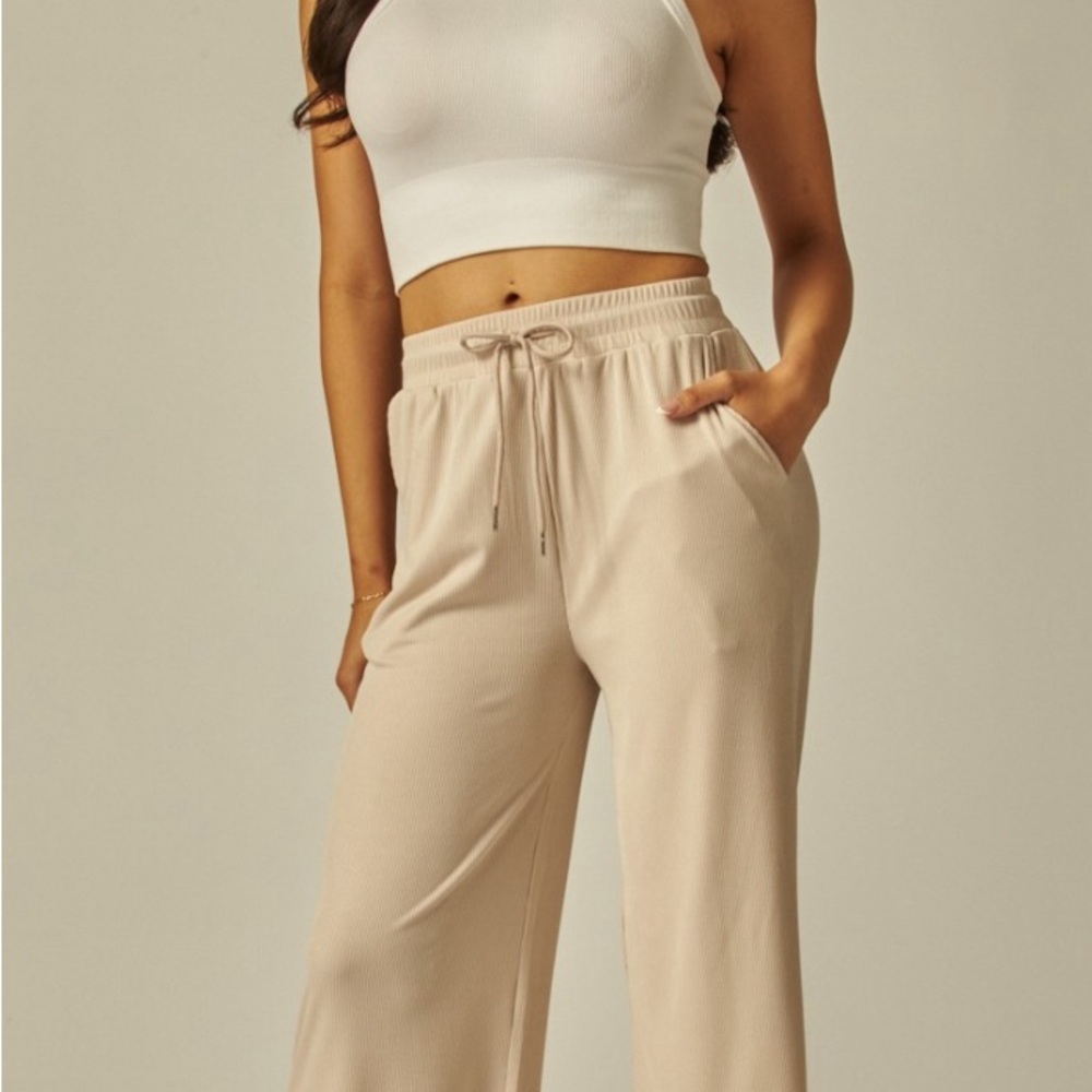 Stretchy Ribbed Drawstring Pocket Wide Leg Pants - Picture 3 of 4